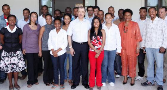 President Michel in a souvenir photograph with some of the Seychellois students studying in Cuba