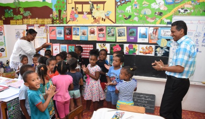 President Faure visits Takamaka primary school