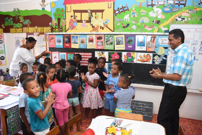 President Faure visits Takamaka primary school