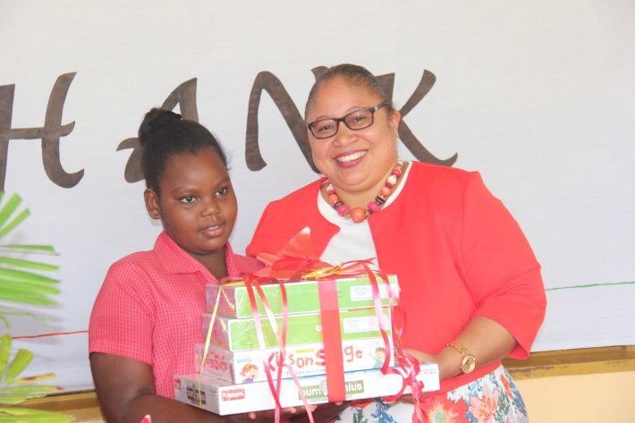 School for the Exceptional Child receives donation from Roche Caiman MNA
