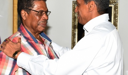 President Faure meets veteran singer David Philoe