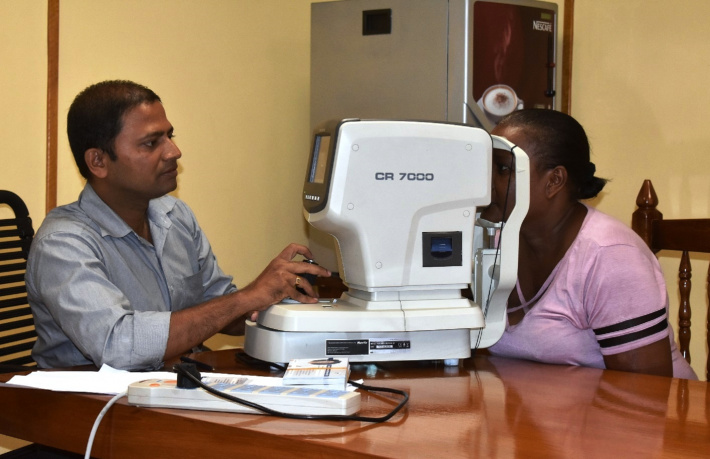 Rising Lions Club Seychelles conduct free eye screening camp for IDC employees