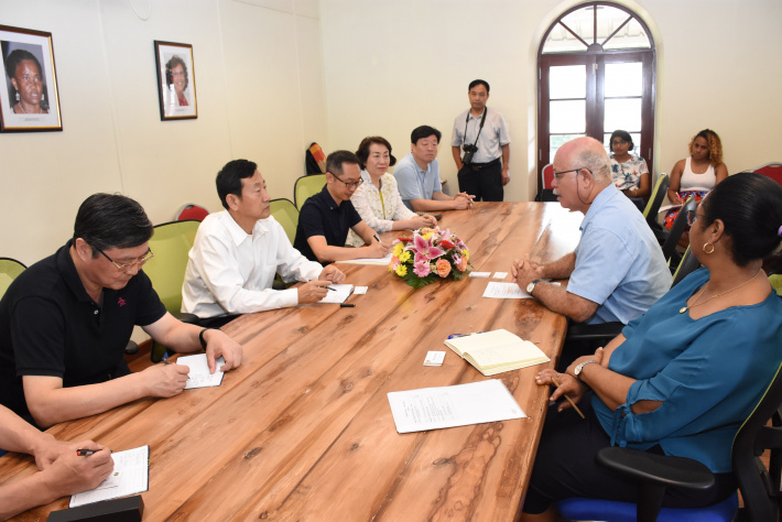 Liaoning Province delegation meets Mayor of Victoria