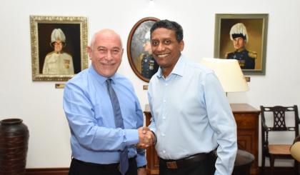 Visite d'adieu de l'ambassadeur français aux Seychelles au Président Faure