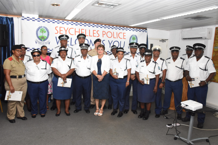 Police rewards staff and retirees