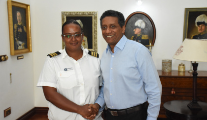 President Faure meets with Seychelles’ only female first officer