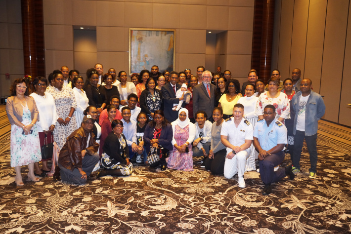 President Faure meets members of the Seychellois community in Bahrain