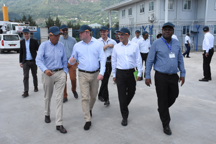 Le Secrétaire d’Etat auprès du Ministre de l’Europe et des Affaires étrangères français visite l’Ile du Port Handling Services (IPHS)