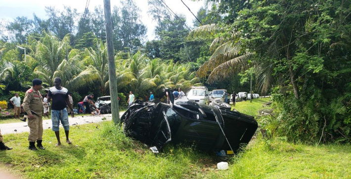 Five injured following vehicle collision on Praslin