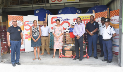 Pillay R Group, Calidad Pascual show appreciation to health care workers and police officers