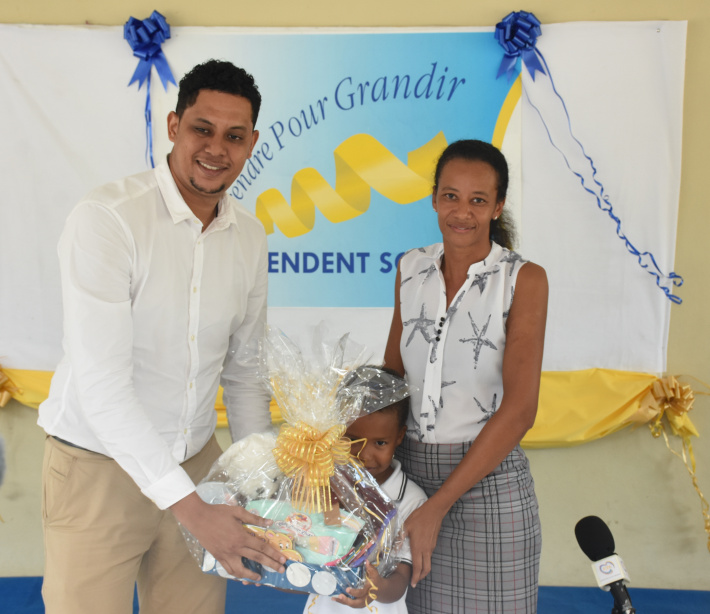 Independent school donates to victims of house fire at Grand Anse Praslin