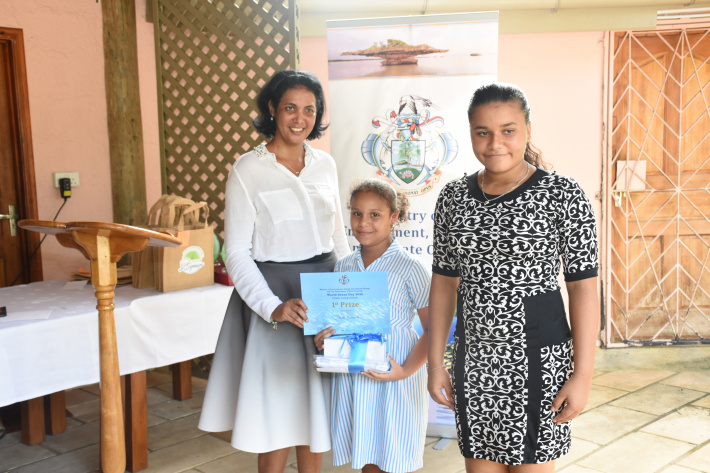 Participants of Ocean Day and Environment Day activities rewarded
