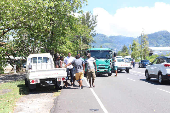 Three persons suffer minor injuries in car accident