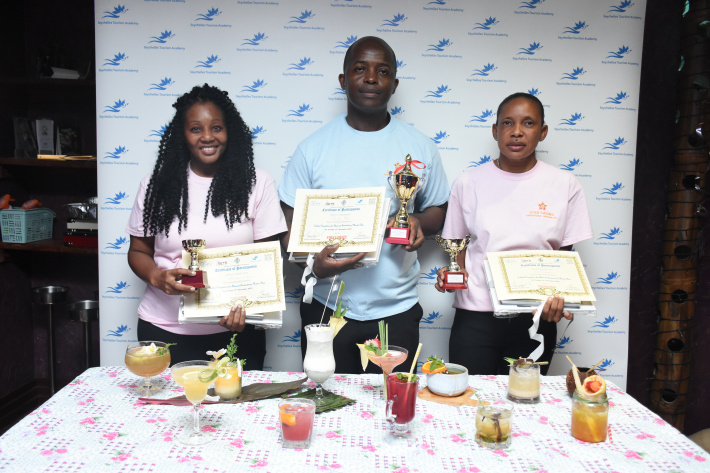 Enthusiasts showcase bartending skills in cocktail competition