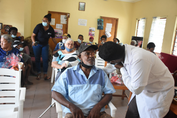 La Retraite’s elderly get free eye tests