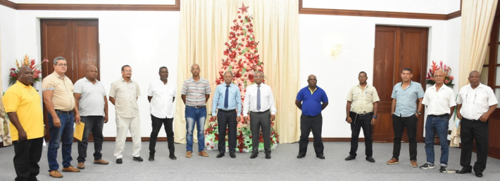 President meets members of the taxi operators association