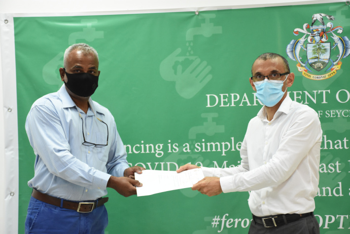 LaFarge Cement donates R75,000 to Ministry of Health