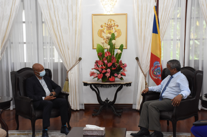 President welcomes Seychellois professor at State House