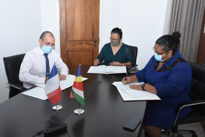 Signature d’un accord-cadre de coopération internationale entre l’Université de La Réunion, le Chu de La Réunion, l’Université des Seychelles et le Ministère de la Santé