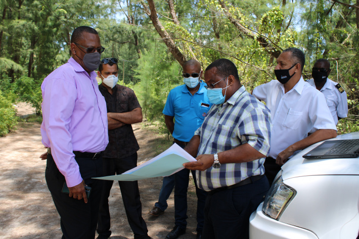 Ministers Derjacques and Joubert discus with La Digue residents on two major projects