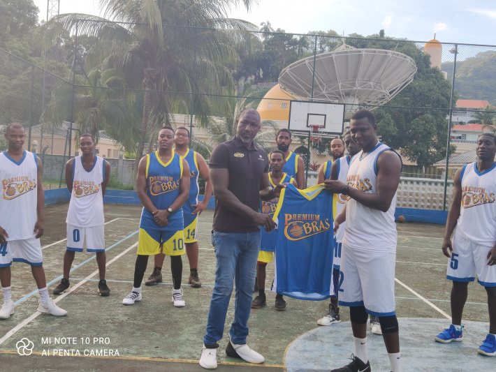 Basketball     Former Cobras player donates uniforms set to team