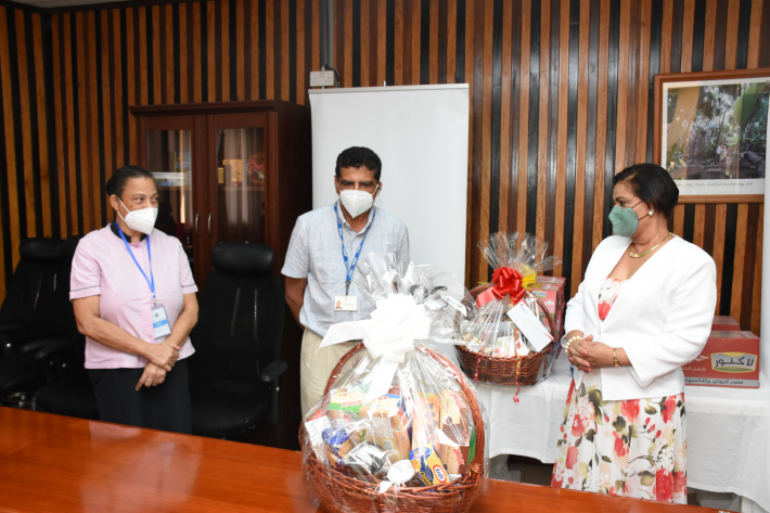 Ministry of Employment thanks health workers with donation