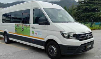 SFF receives mini-bus from UEFA