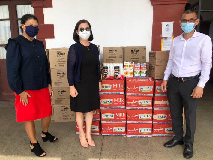 Chinese embassy donates daily supplies to Seychelles health care workers