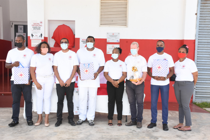 Red Cross Seychelles rewards blood donors