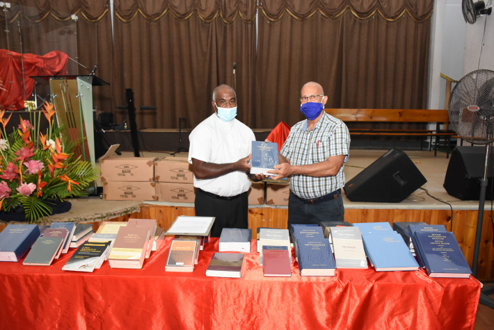 Pentecostal Assembly gets theological books