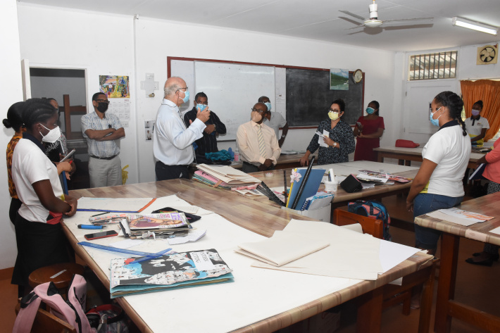 Minister Valentin visits Seychelles Institute of Art and Design