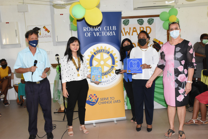 Rotary Club of Victoria donates 700 dictionaries to all schools   