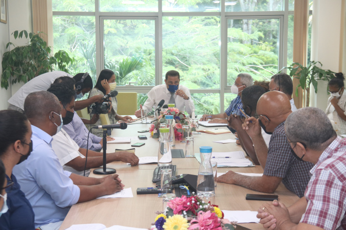 Minister Radegonde meets the Seychelles Taxi Operators Association