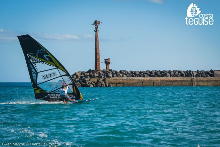 Windsurfing and kitesurfing: Mahé-Praslin crossing