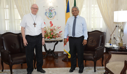 President Ramkalawan welcomes Bishop Denis Wiehe at State House