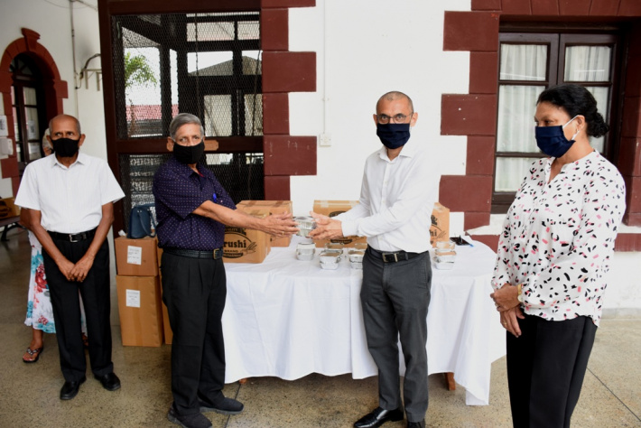 Hindu Council of Seychelles donates Diwali delicacies to Health Care Agency