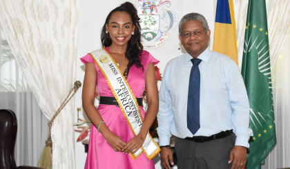 President Ramkalawan receives Miss Seychelles 2020 Kelly-Mary Anette   