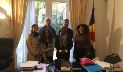 Minister Valentin meets Seychellois students in Paris