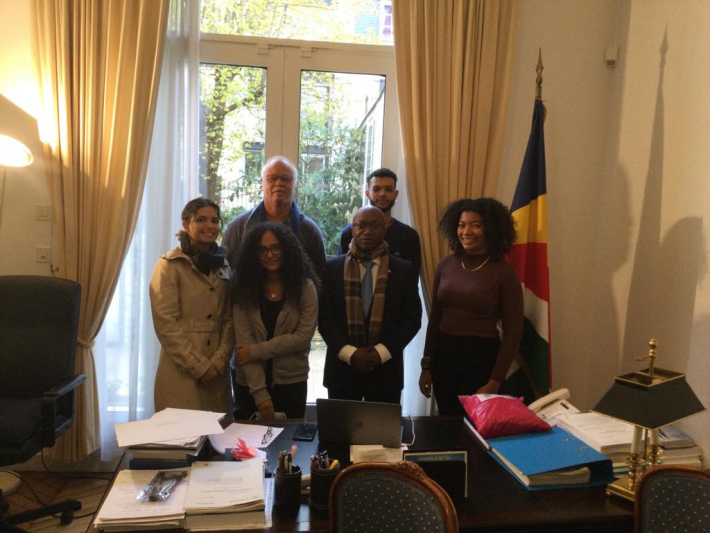 Minister Valentin meets Seychellois students in Paris