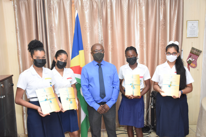 Minister Valentin meets 2020 top academic achievers from primary and secondary schools   