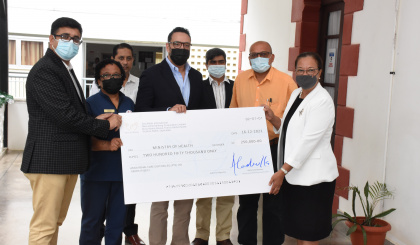 AMSA Renal Care Seychelles donates R250,000 to Ministry of Health