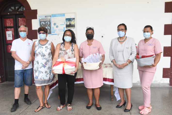 Cancer Concern Association spreads Christmas cheer to the Oncology Unit