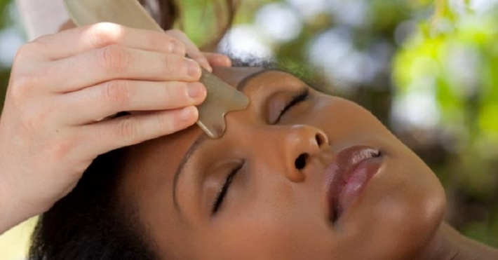 Gua Sha – the traditional healing technique that’s gaining more focus in 2022