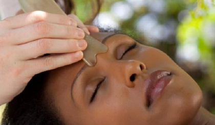 Gua Sha – the traditional healing technique that’s gaining more focus in 2022
