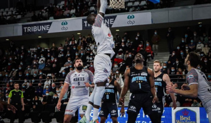 Basket-ball: Pro B française     Sylla et l’équipe de Nantes sous la direction de Jean-Marc Dupraz    