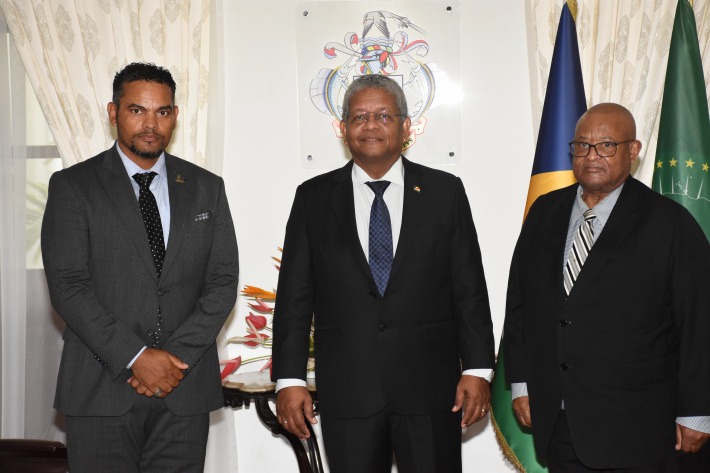 The South African delegation in a souvenir photograph with Minister Radegonde and his team from the department of Foreign Affairs