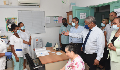 President visits two health centres     ‘Aiming for a healthy nation’     By Roland Duval