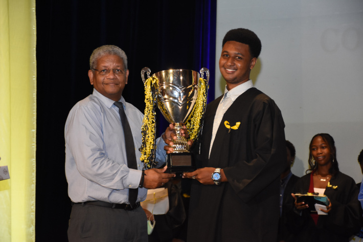 Seychelles Institute of Technology’s graduation ceremony     Immanuel Madeleine wins prestigious President’s Cup