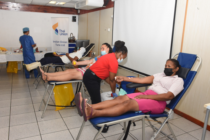 Thai Union employees give blood