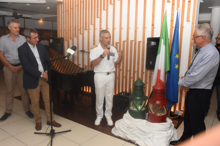 Seychelles gifted with two shiplights from Italian government